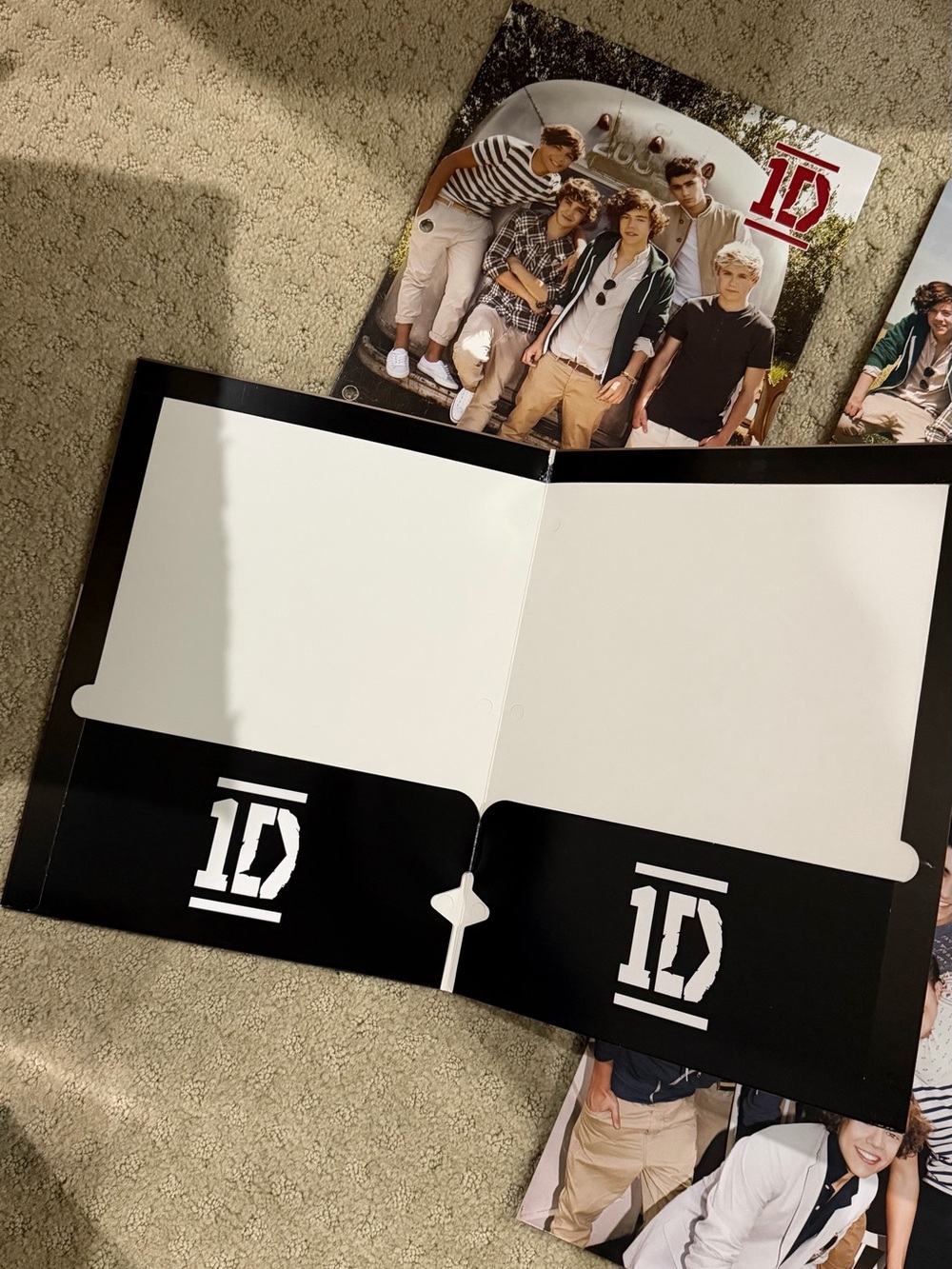 One Direction Binder and 8 Folders Bundle 1D - Picture 4 of 4